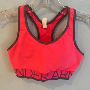 Under Armour Sports Bra, Peach. Does have matching pants in separate listing.